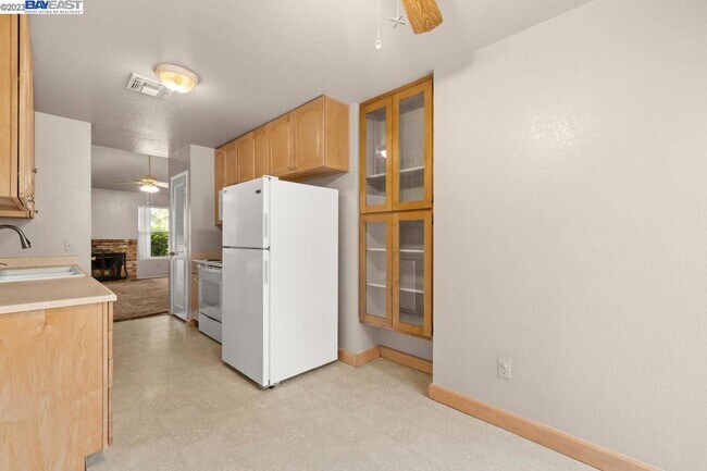 Building Photo - 9101 Newhall Dr
