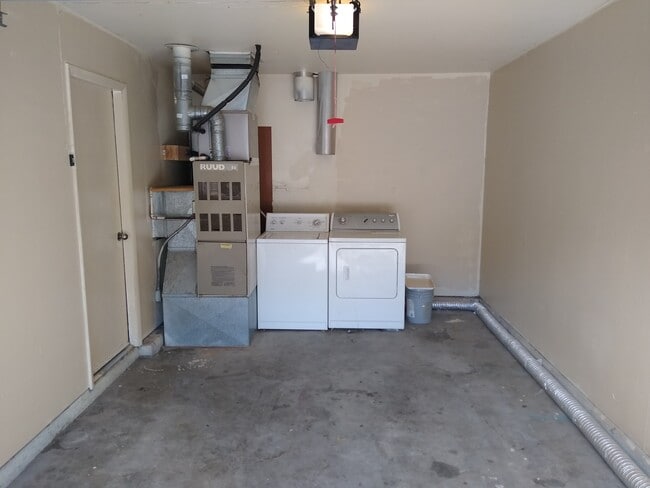 Building Photo - 171 College Way