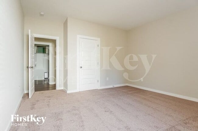 Building Photo - 671 Troubadour Ln