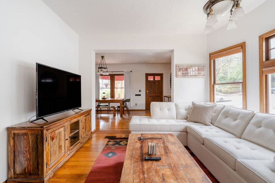 Building Photo - 1200 SW 20th Ave