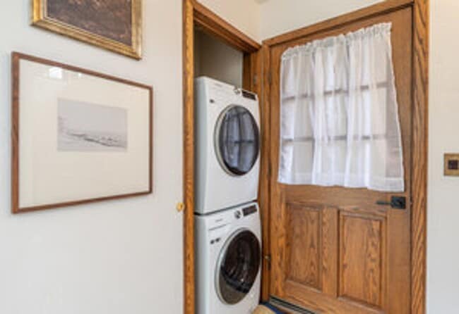 Building Photo - 1 Bed Condo in the Heart of Carmel-by-The-...