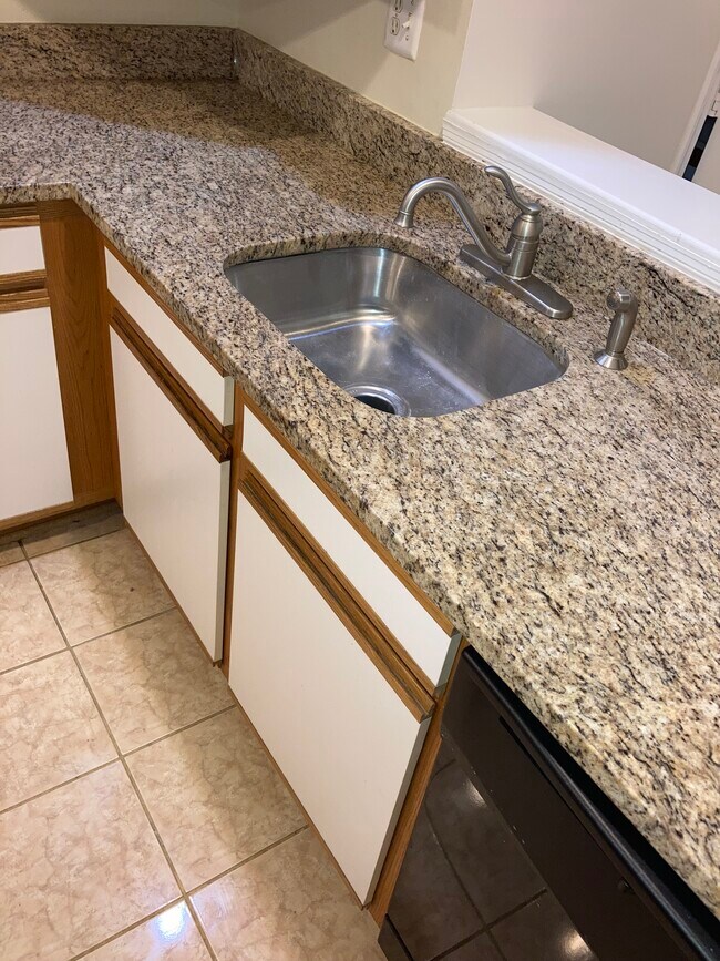 Building Photo - 4811 Waltonshire Cir