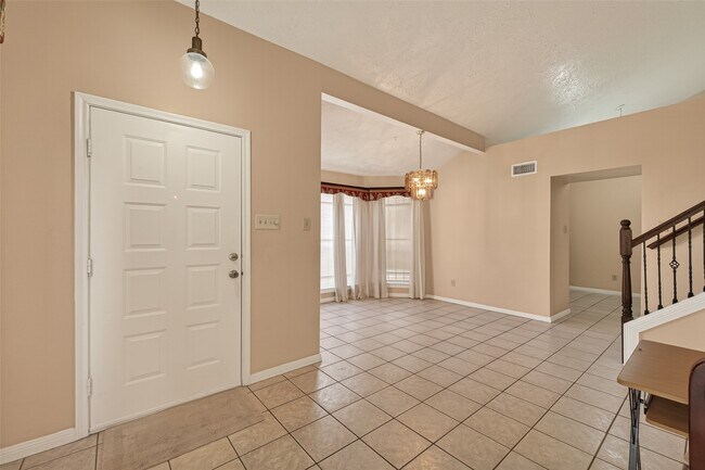 Building Photo - 11866 Plumbrook Dr