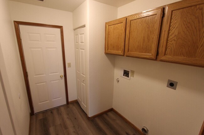 Building Photo - Coming In June | University Highlands 3-Bedroom Home | Fenced Backyard + Garage