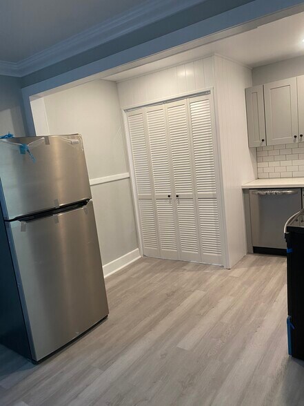 Building Photo - 1820 Metairie Rd