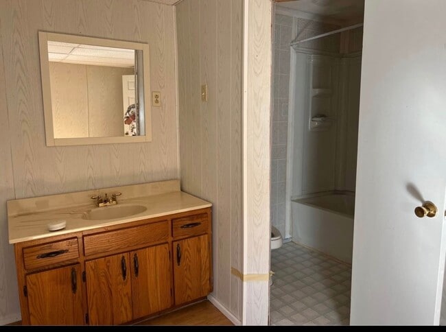 Building Photo - 2 bedroom 2 bath mobile home for rent on half acre!