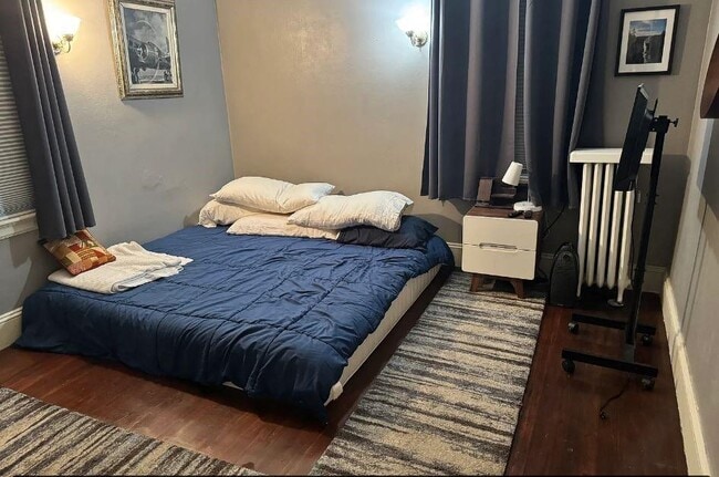 Building Photo - 221 Cole Ave