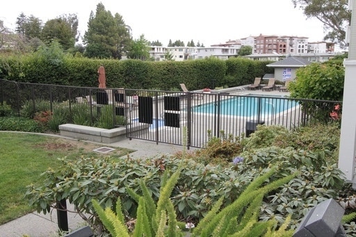 Building Photo - 300 Murchison Dr