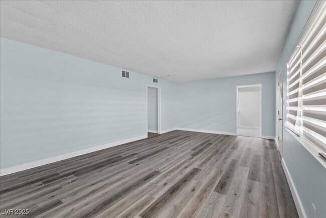 Building Photo - 1700 Rexford Dr