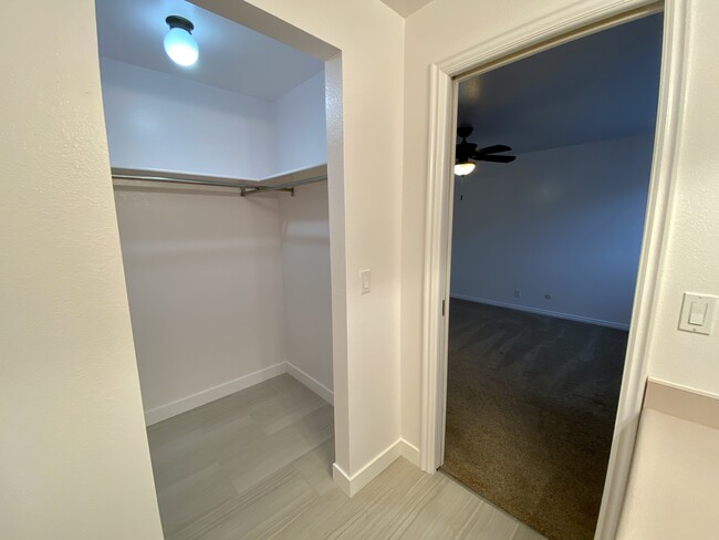 Building Photo - 6980 S Essex Court Cir