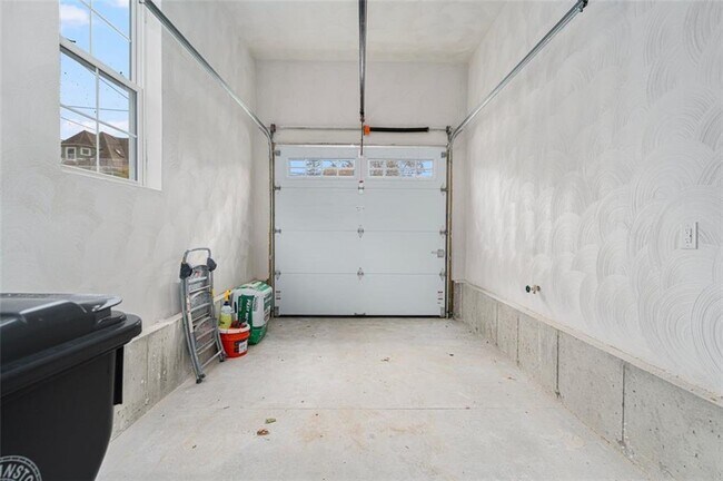 Building Photo - 47 Windsor Rd