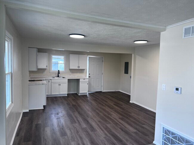 Building Photo - 5349 Pickford Dr