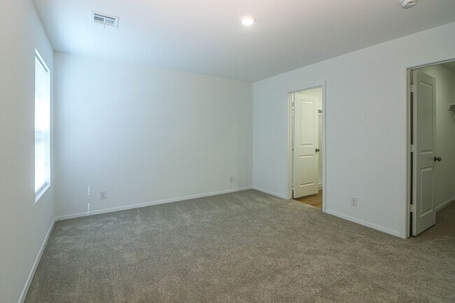 Building Photo - 3126 S 15th Pl