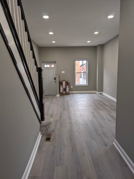 Building Photo - 800 N Curley St