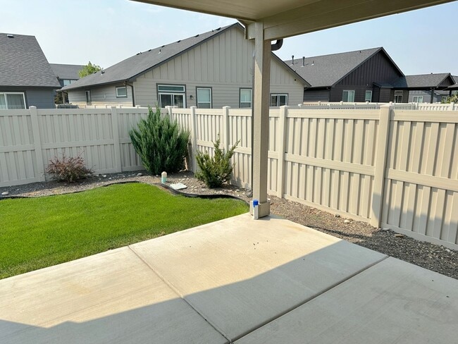 Building Photo - Newer 3-Bedroom in Middleton