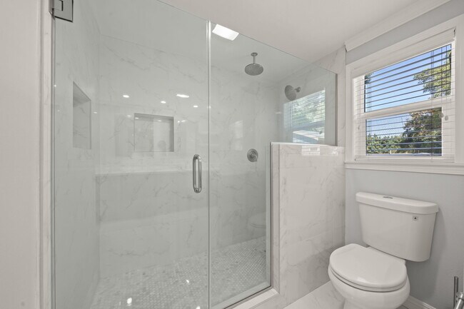 Building Photo - 15473 Lemay St