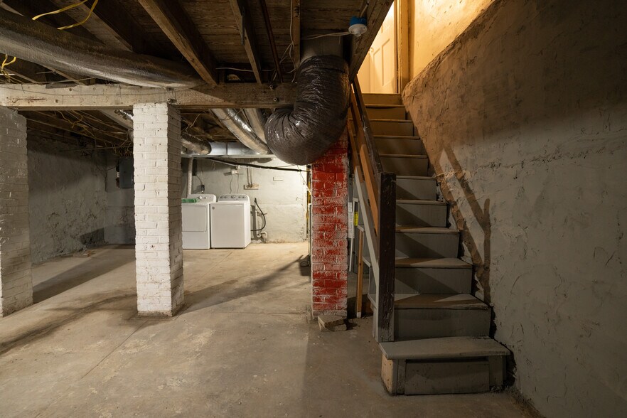 Building Photo - 920 Macadam St