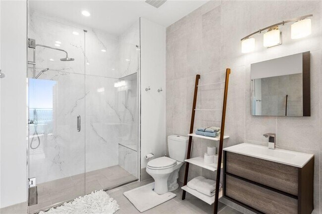 Building Photo - 3338 Peachtree Rd NE