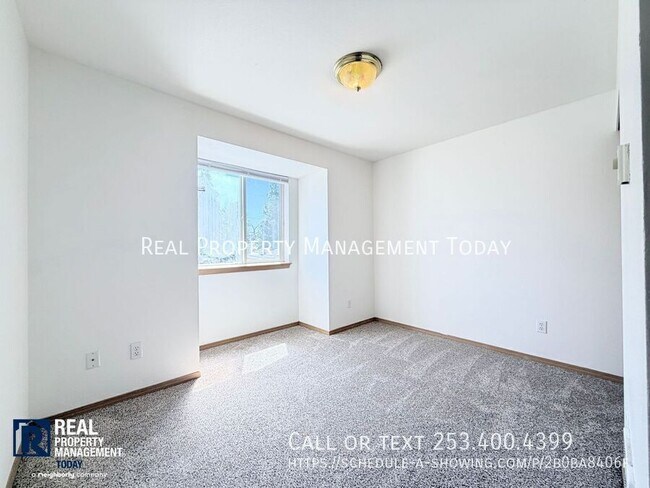 Building Photo - 1539 E 91st St