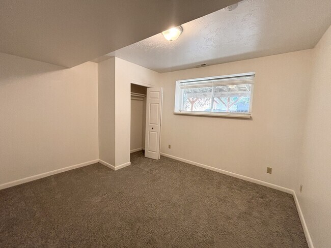 Building Photo - 2243 Aspen Hills Dr