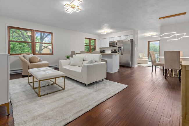 Primary Photo - 1140 Manor Dr