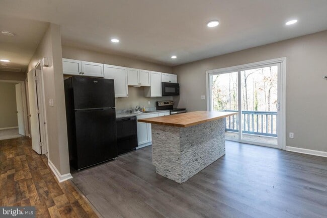 Building Photo - 462 Wild Rose Ln