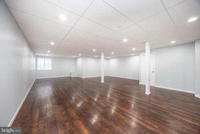 Building Photo - 71 Iron Hill Way