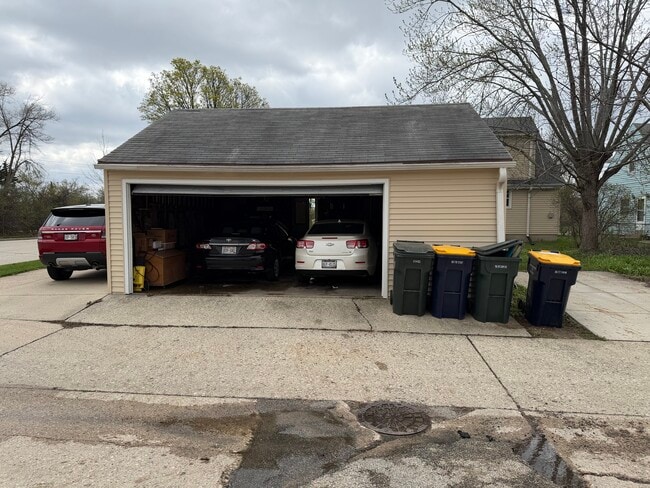 Building Photo - 10108 W Montana Ave