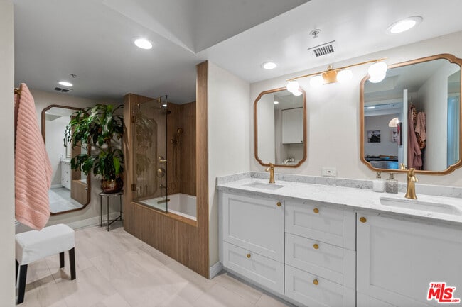 Primary Photo - 13700 Marina Pointe Dr