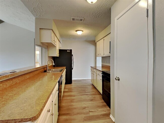 Building Photo - 9507 Water Park Ct