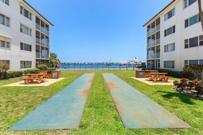 Building Photo - 4500 N Flagler Dr
