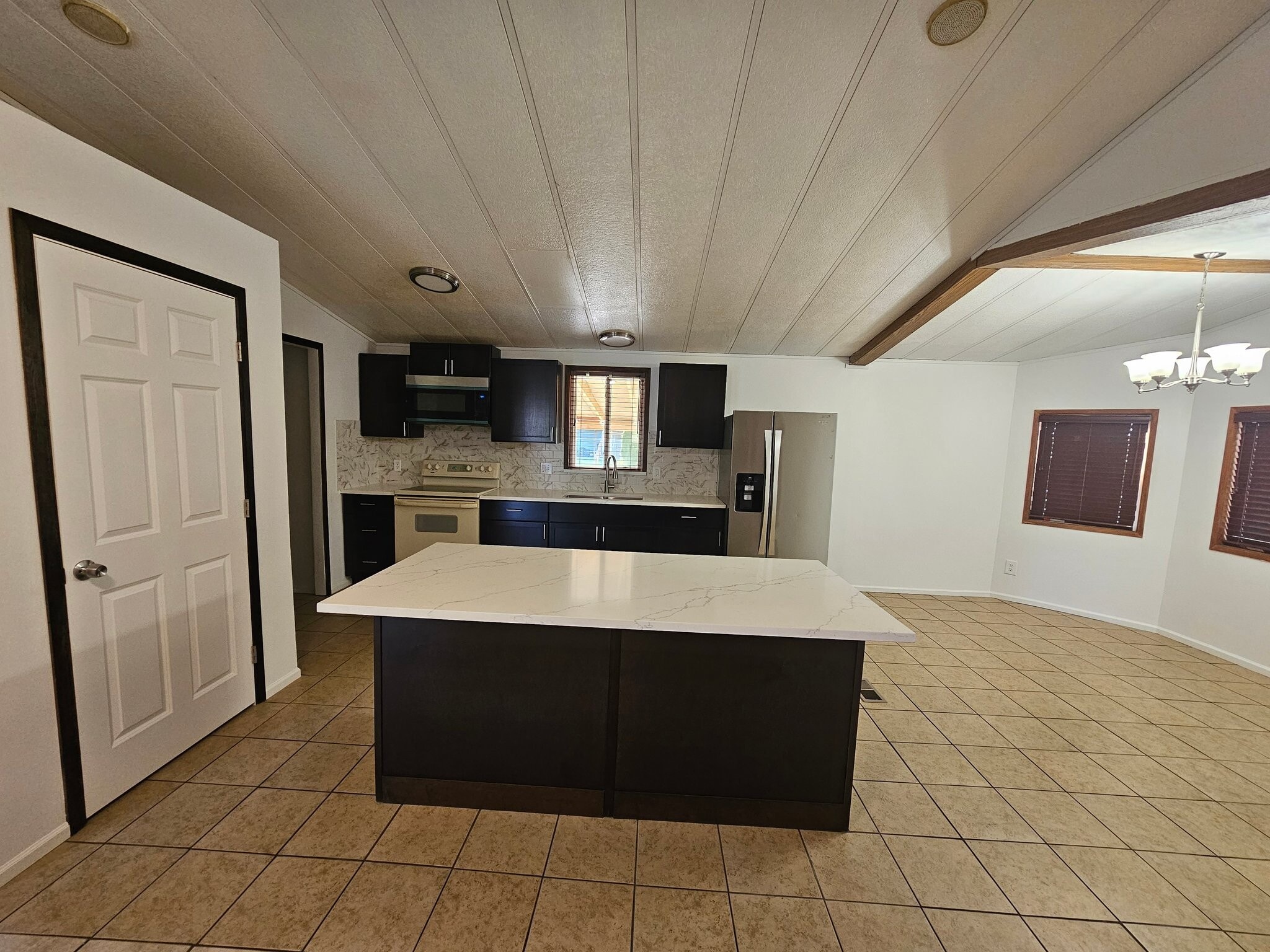 Building Photo - 614 S Andes Rd