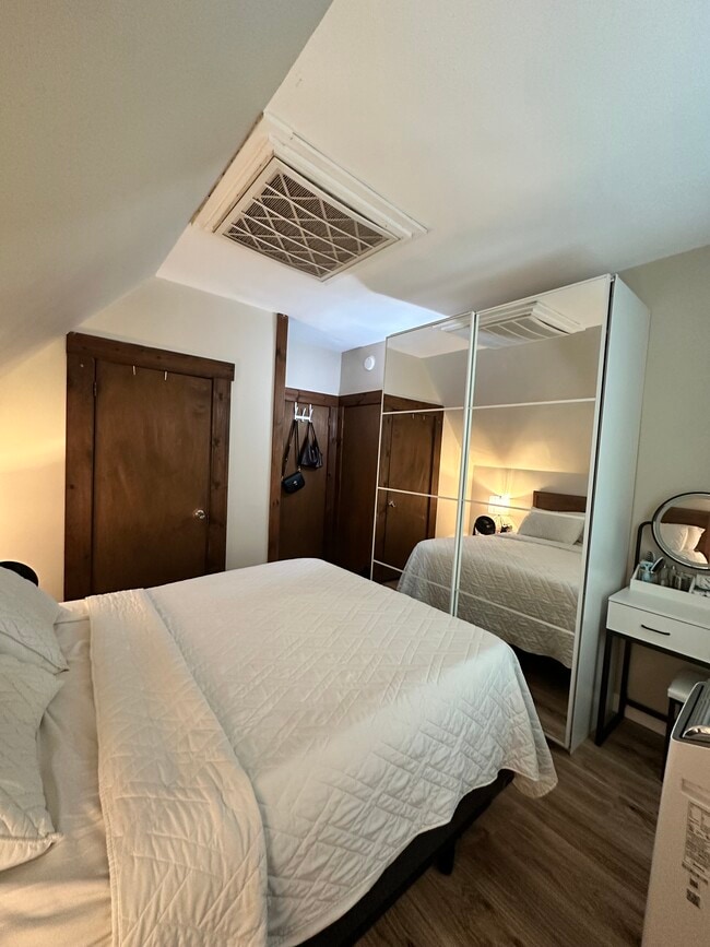 Building Photo - 74 Forest St