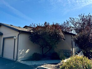 Building Photo - 516 NE Negus Loop