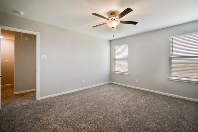 Building Photo - Move-In Ready Home with Spacious Layout and Great Location!