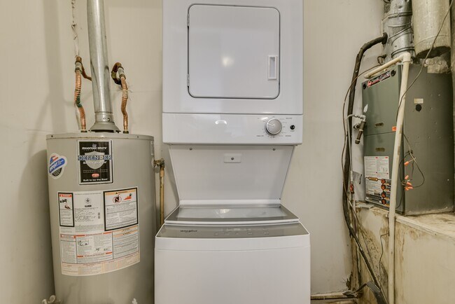 Building Photo - 104 Ellis St