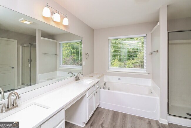 Building Photo - 138 Hidden Lake Cir