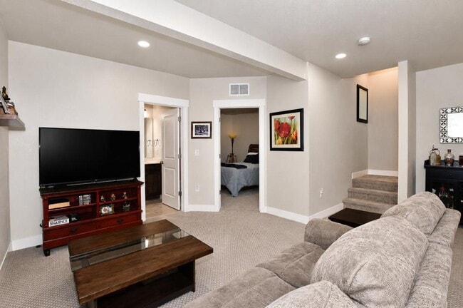 Building Photo - 6245 Vernazza Way