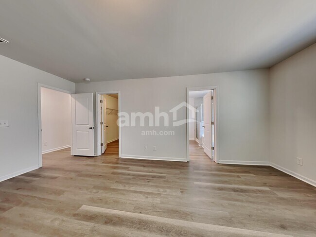 Building Photo - 517 Bush Dr