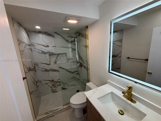 Building Photo - 999 Brickell Bay Dr