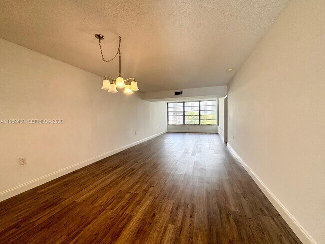 Building Photo - 1703 Whitehall Dr