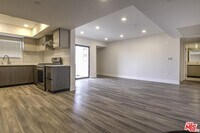 Building Photo - 5030 Rosewood Ave