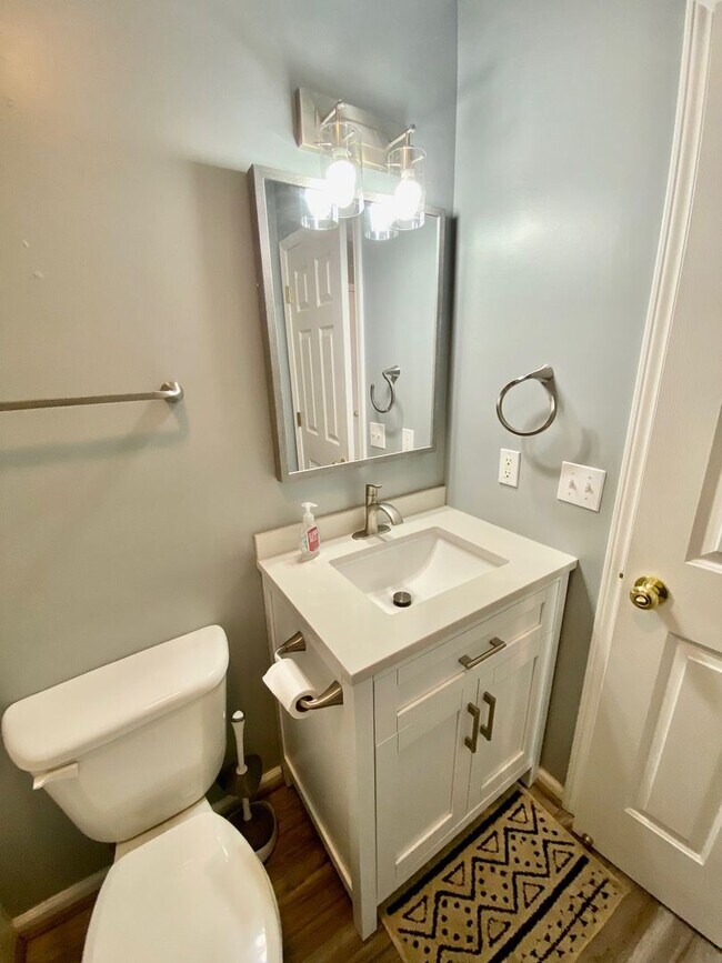 Building Photo - West AVL - Spacious Home in Scenic Bluff Subdivision