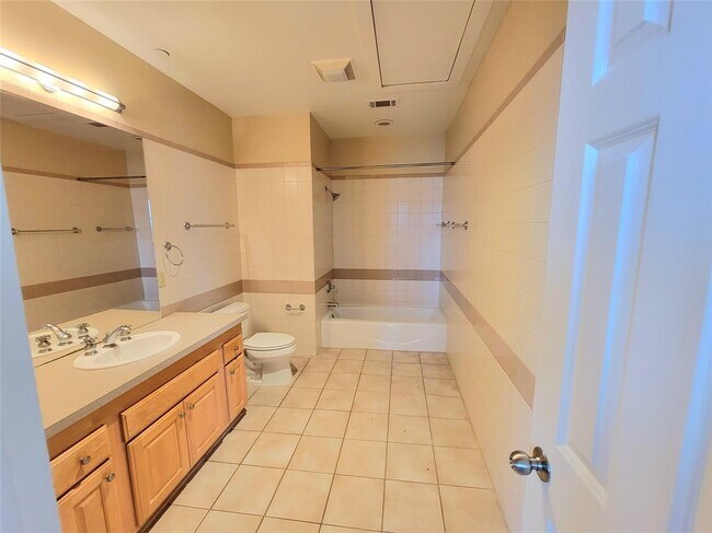Building Photo - 2315 Harborside Dr