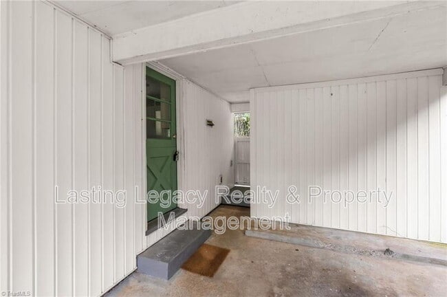 Building Photo - 1200 Lamont Dr