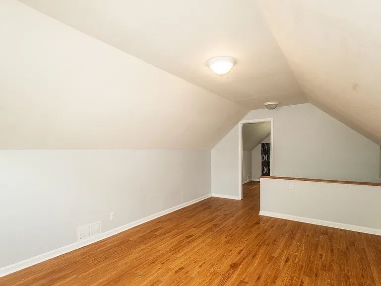Building Photo - 122 Maple Ave
