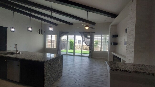 Building Photo - Beautiful 4 bedroom 2.5 bathroom home! READY NOW