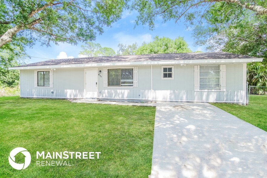 Building Photo - 811 Airport Ave SE