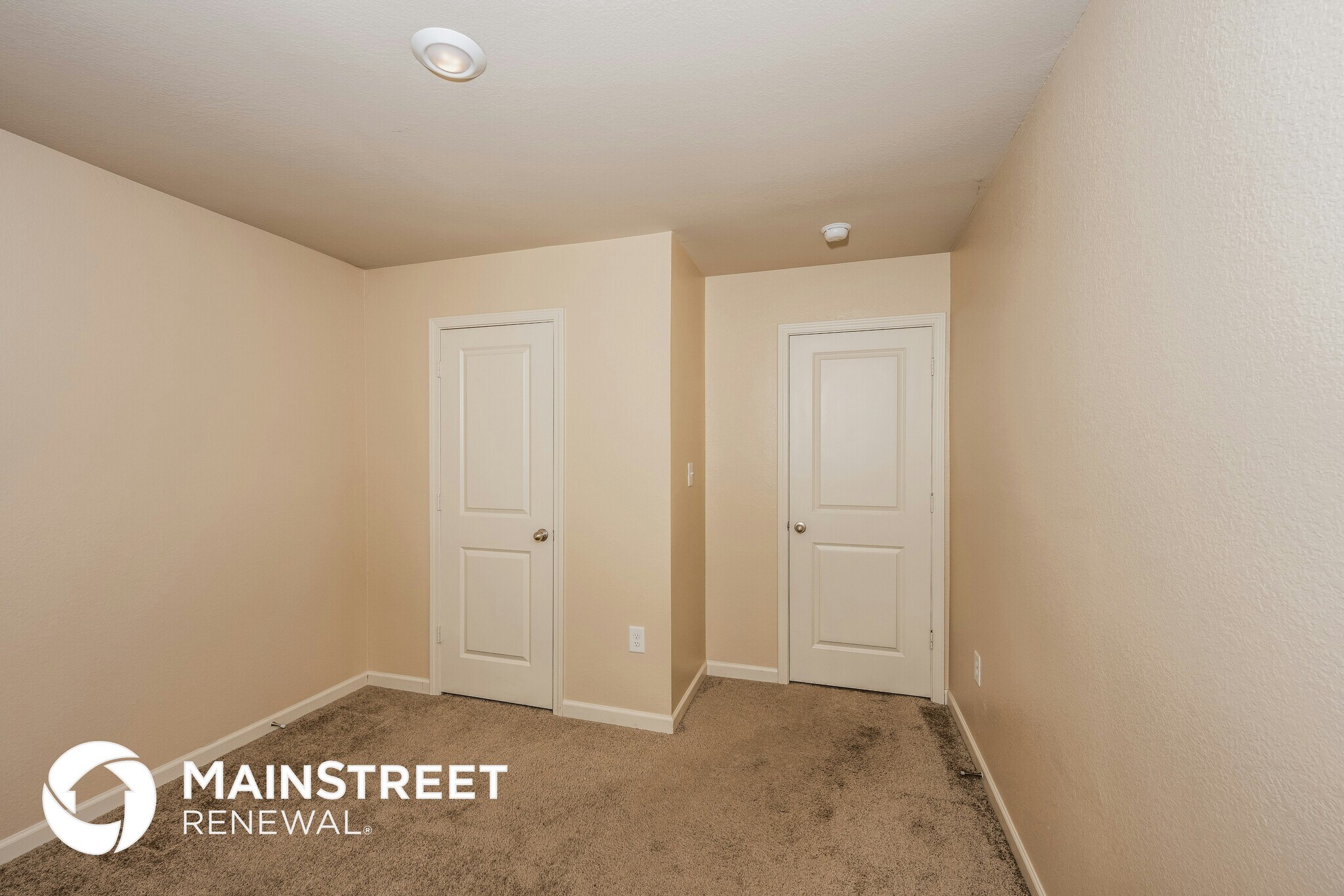 Building Photo - 555 Clover Cir