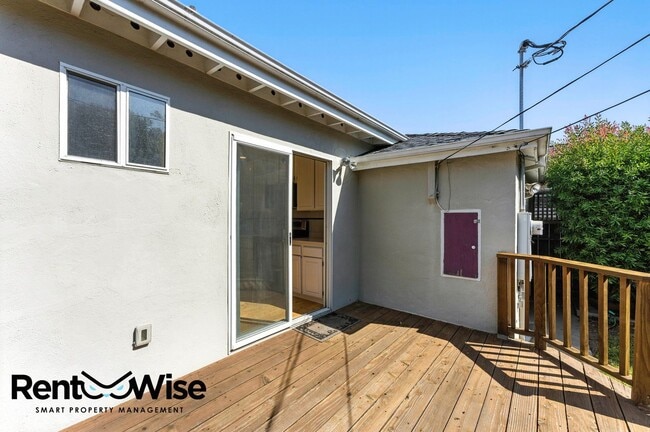 Building Photo - 1121 Killarney Ln